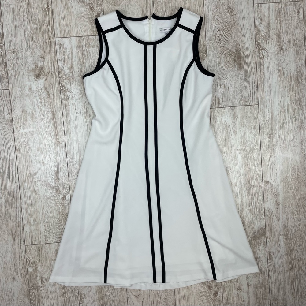 SANDRA DARREN size 8 dress black and white office